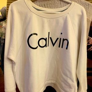 Woman’s sweatshirt Calvin Klein.